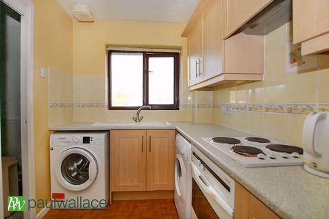 2 bedroom maisonette for sale, Hollybush Way, Waltham Cross
