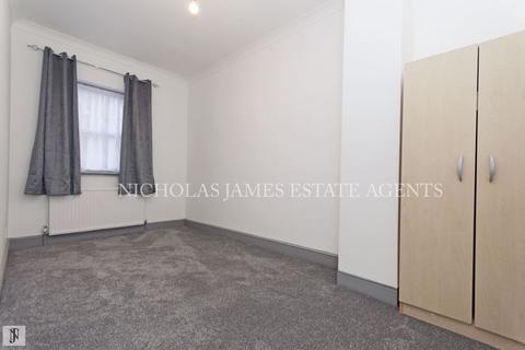 2 bedroom apartment to rent, Seven Sisters Road, London N4