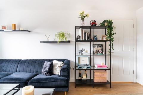 1 bedroom flat for sale, Ceres Crescent, Epsom KT17