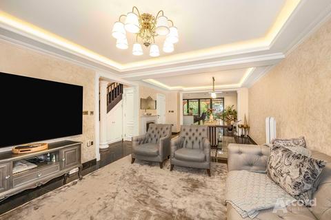 3 bedroom semi-detached house for sale, Kingshill Avenue, Romford, RM5