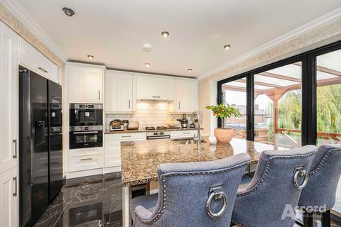 3 bedroom semi-detached house for sale, Kingshill Avenue, Romford, RM5