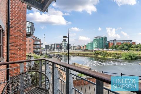 2 bedroom flat to rent, Turlow Court, Leeds, UK, LS9