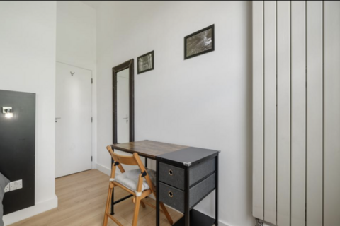 Studio to rent, Finchley Road, London NW3