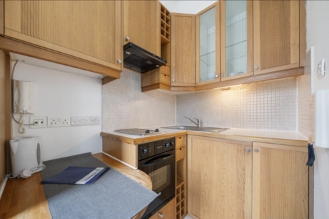 Studio to rent, Finchley Road, London NW3