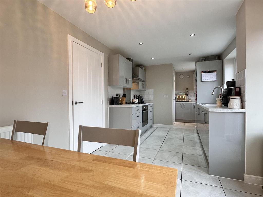 OPEN-PLAN Dining Kitchen 229