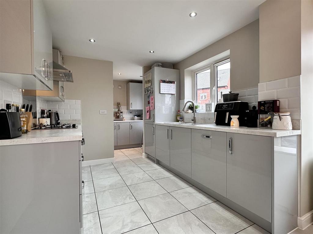 Stylish Kitchen Into Utility Room 218