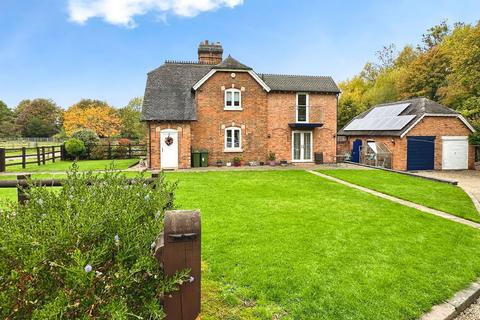 3 bedroom semi-detached house for sale, Hinckley Road, Hinckley LE10