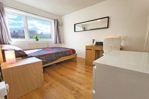 undefined, Lydbrook Place, London E14