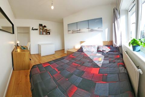 undefined, Lydbrook Place, London E14