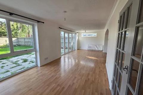 undefined, Spinis, Bracknell, Berkshire, RG12 8XA