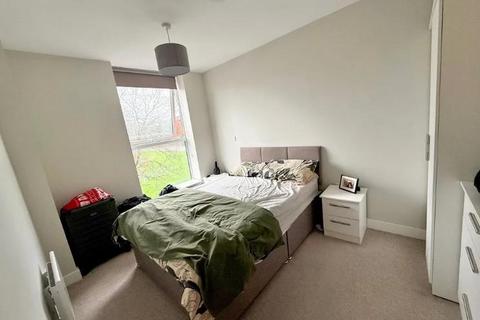 1 bedroom in a house share to rent, Norfolk avenue, Slough, Slough, SL1 3AF