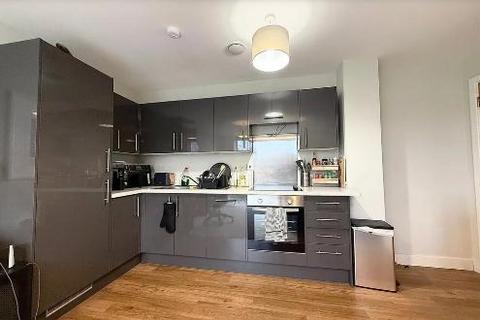1 bedroom in a house share to rent, Norfolk avenue, Slough, Slough, SL1 3AF
