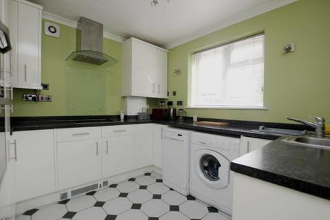 2 bedroom ground floor maisonette to rent, Thornbury Road, Isleworth, TW7