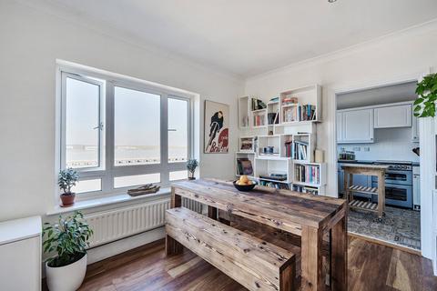2 bedroom flat for sale, Wharfside Close, Erith, DA8