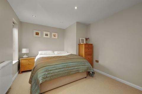 2 Forge Drive, Claygate, Esher, KT10 0HR