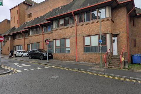 Office to rent, 15-21 Haydon Pl Guildford GU1 4LL