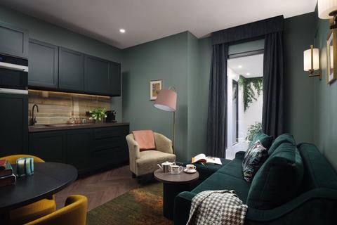 Studio to rent, Harrington Gardens, London SW7