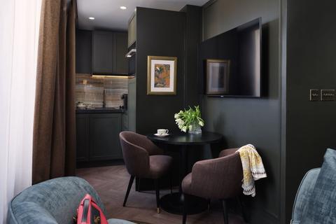 Studio to rent, Harrington Gardens, London SW7