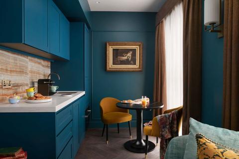 Studio to rent, Harrington Gardens, London SW7
