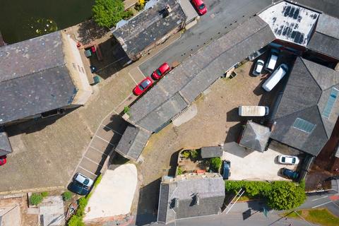 Warehouse to rent, Eanam Blackburn BB1 5BY