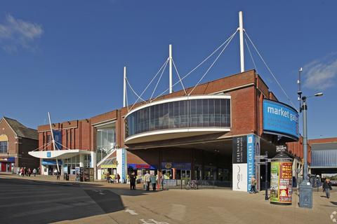 Shop to rent, Market Gates Great Yarmouth NR30 2BG