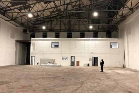Warehouse to rent, Squires Gate Ln Blackpool FY4 3RN