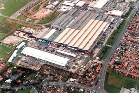 Warehouse to rent, Squires Gate Ln Blackpool FY4 3RN