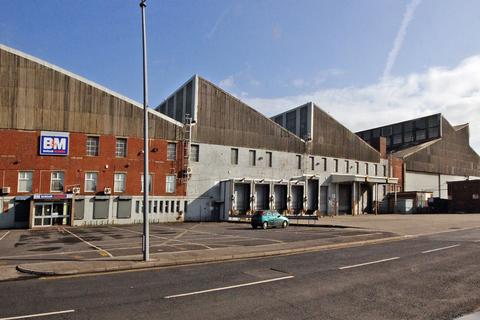 Warehouse to rent, Squires Gate Ln Blackpool FY4 3RN