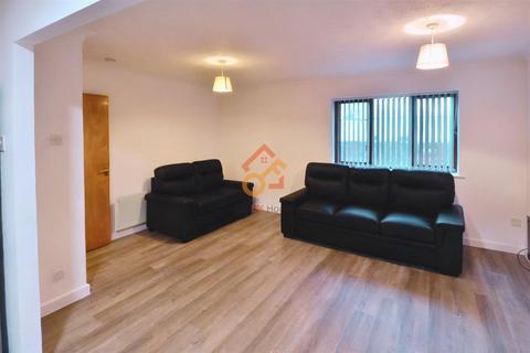 2 bedroom flat to rent, King's Court, 26 Bridge Street, Birmingham B1