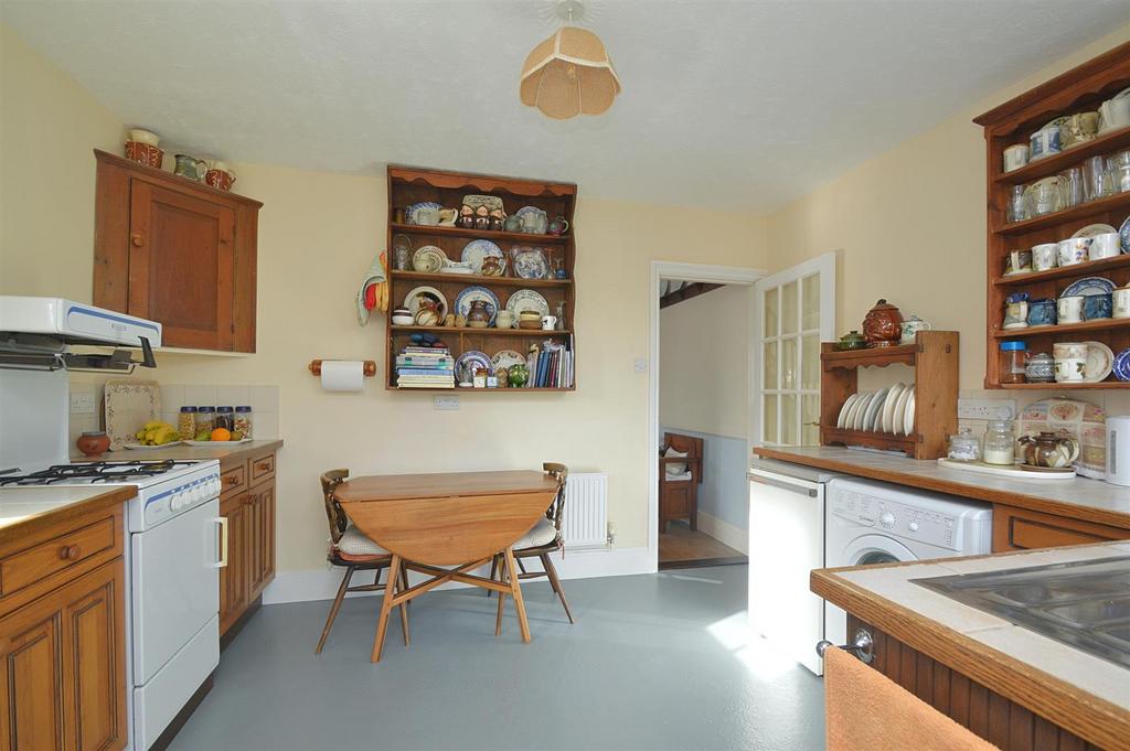 Resized Kitchen2.jpg