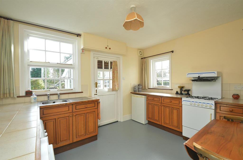 Resized Kitchen1.jpg