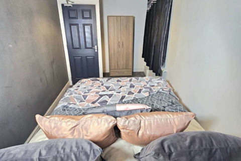 5 bedroom house of multiple occupation to rent, School Street, Great Houghton S72