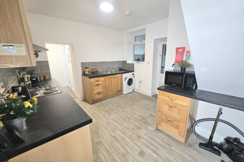 5 bedroom house of multiple occupation to rent, School Street, Great Houghton S72