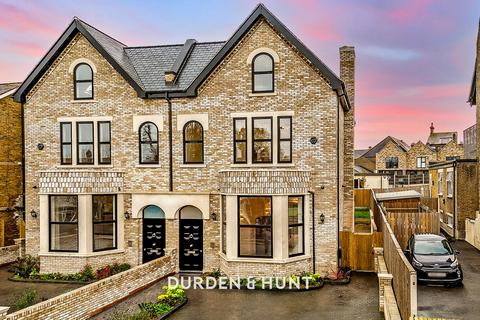 undefined, Palmerston Road, Buckhurst Hill, IG9