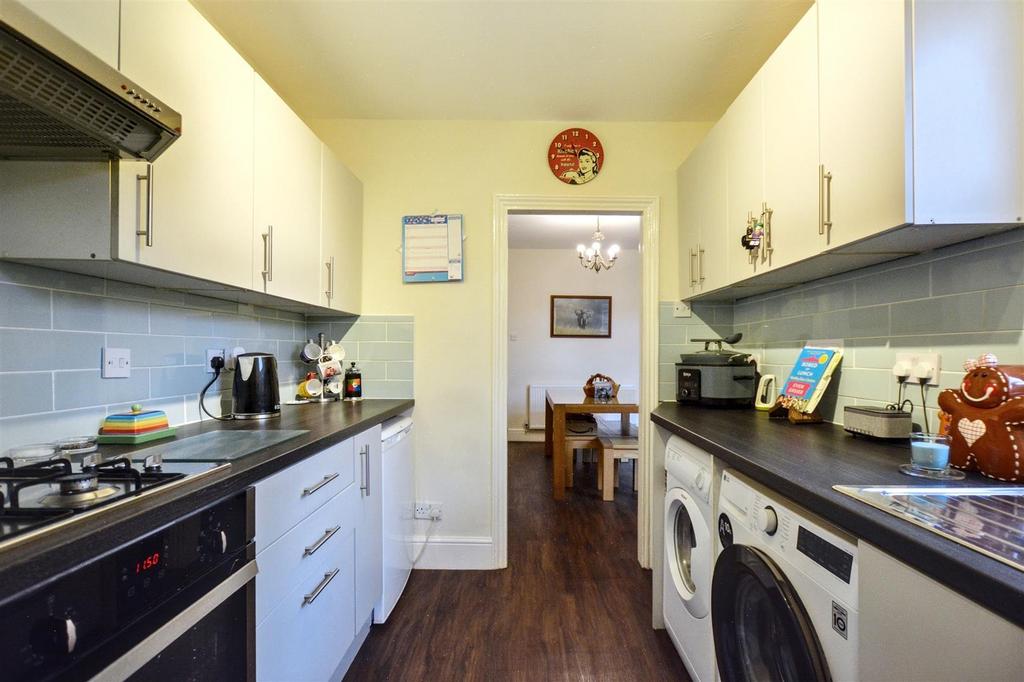Kitchen 2.jpeg