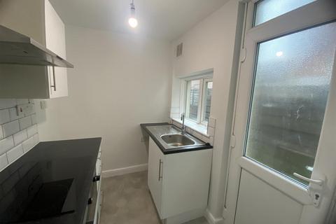 2 bedroom terraced house to rent, Weatherill Street, Goole