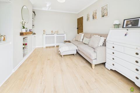 2 bedroom ground floor maisonette for sale, Eversley Avenue, Bexleyheath, Kent, DA7