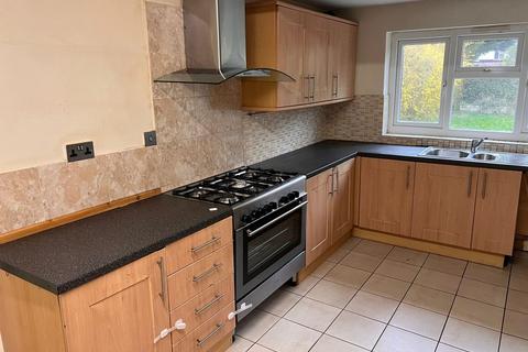 undefined, 4 Bed – Semi-Detached House – Dumbleton Avenue, Leicester, LE3 2EE. £1495 PCM