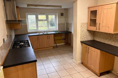 undefined, 4 Bed – Semi-Detached House – Dumbleton Avenue, Leicester, LE3 2EE. £1495 PCM