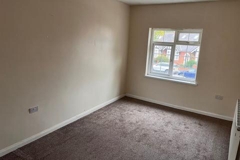 undefined, 4 Bed – Semi-Detached House – Dumbleton Avenue, Leicester, LE3 2EE. £1495 PCM