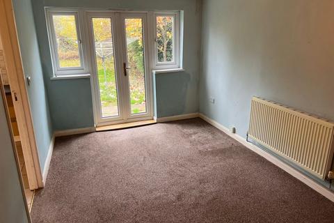 undefined, 4 Bed – Semi-Detached House – Dumbleton Avenue, Leicester, LE3 2EE. £1495 PCM