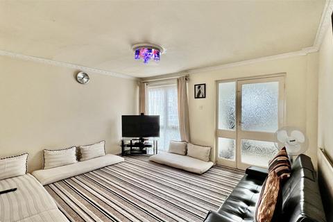 3 bedroom end of terrace house for sale, Chichester Way, Feltham TW14