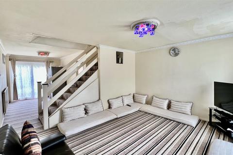 3 bedroom end of terrace house for sale, Chichester Way, Feltham TW14