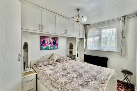 3 bedroom end of terrace house for sale, Chichester Way, Feltham TW14