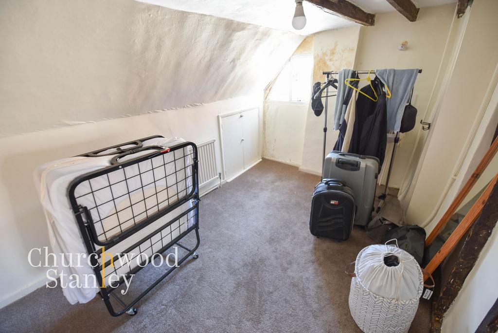 Fourth bedroom (first floor)