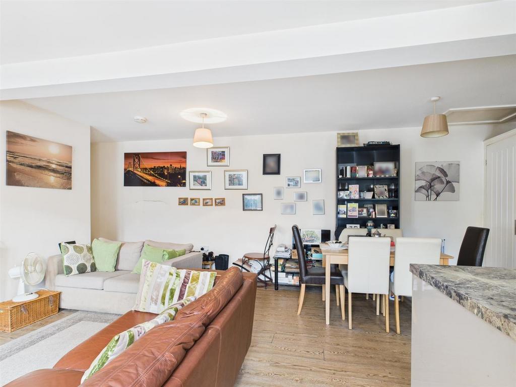 Open plan lounge kitchen diner