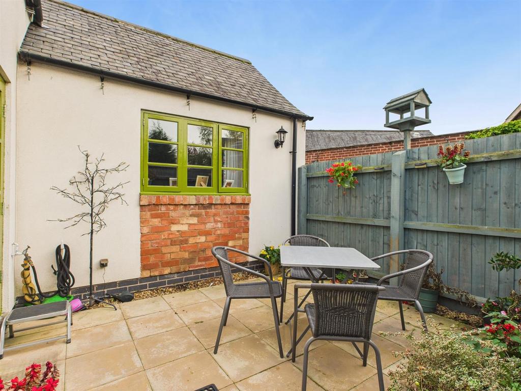 Private court yard garden