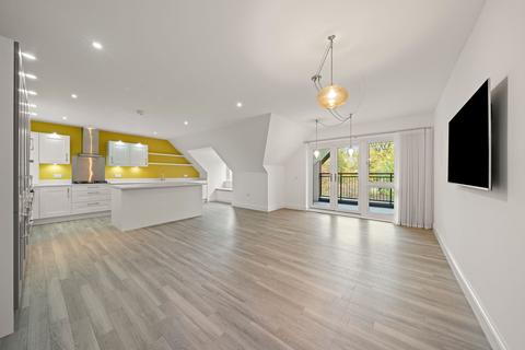 3 bedroom flat to rent, Hartfield Road, Reeves House, KT22