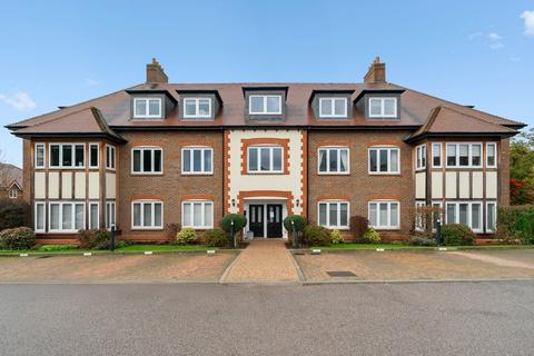 3 bedroom flat to rent, Hartfield Road, Reeves House, KT22