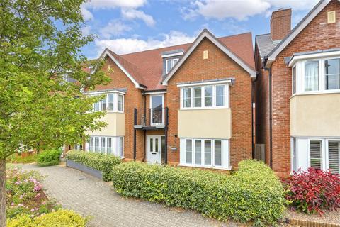Beacon Avenue, Kings Hill ME19